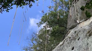 日本最古の神社は神を模した旗縄が珍しい