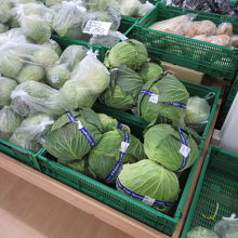 訪問時は大きなキャベツがなんと\60ｰで買えました