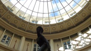 ギャラリー・ヴィヴィエンヌと共に観光