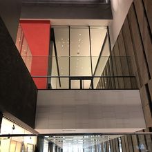 周りの喧騒とは打って変わって