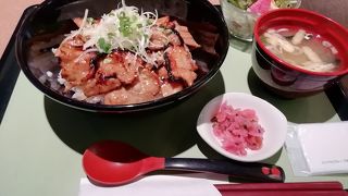 飛行機を眺めながらゆっくりできます