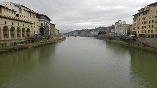 フィレンツェを横断する川