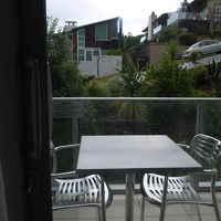 バルコニー付きで、首を出せばワカティブ湖が見えましたヨ