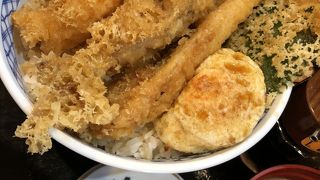 お店は小さいけど、存在感ある人気店