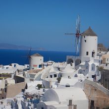 ミコノス島にもありますがギリシャらしい風車のある風景