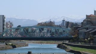 一部は金沢城の外堀だったとか…