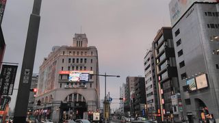 特に夜はイルミネーションでさらに美しいです