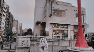 浅草の乗り場は、吾妻橋のすぐ横