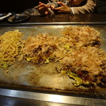 キャベツたっぷりで軽く食べられるので女性でもペロっと完食