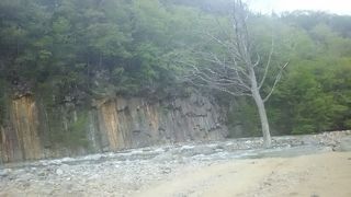 玄武岩が露出しています