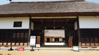 築250年の古民家を移築して昭和30年代の武蔵野の農村風景を再現したエリア