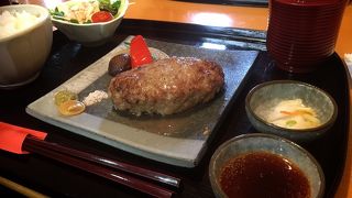 肉汁たっぷりハンバーグ