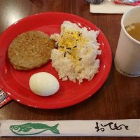 朝食：翌日は目玉焼きあったので醤油をかけて頂きました。