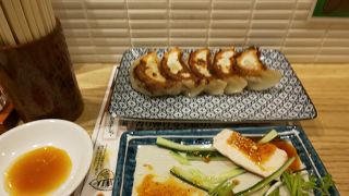 肉汁餃子と190円レモンサワー しんちゃん アメ村店