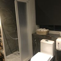 バスルームはだいぶコンパクト