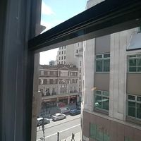 部屋からは賑やかなストランド通りが見えますが静かでした。