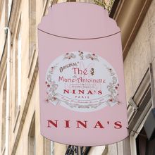 パリ本店の看板