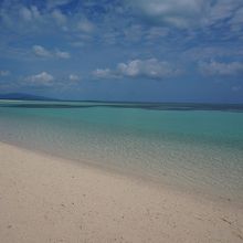 真っ白な砂浜