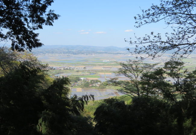 頂上に箟峯寺があります