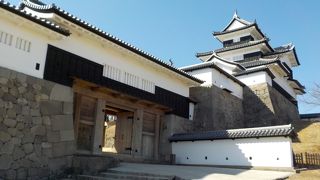 幾多の歴史を見つめた名城です。