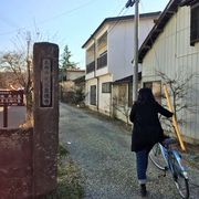 ここは臨済宗妙心寺派のお寺です。小原庄助の徳利のお墓が有名です。