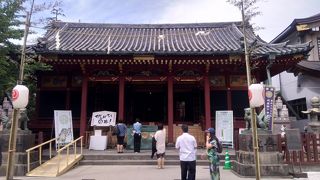 三社祭で知られる神社