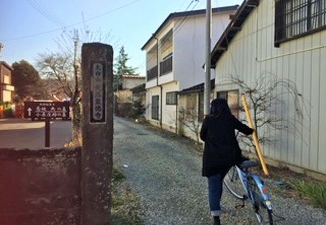 ここは臨済宗妙心寺派のお寺です。小原庄助の徳利のお墓が有名です。