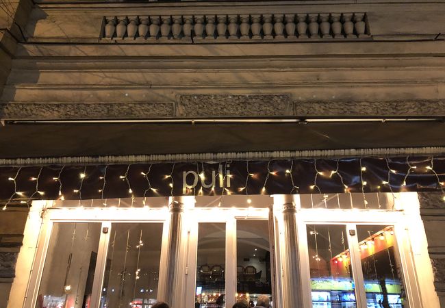 世界遺産アンドラーシー通りにあるレストランでした。