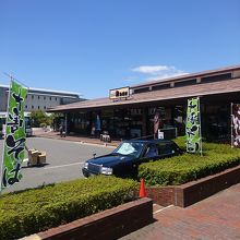 道の駅でもあるので広い駐車場完備