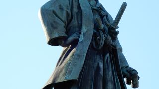 日本初の西洋式銅像です