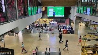 若者向きのテナントビル