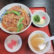 肉片飯　740円