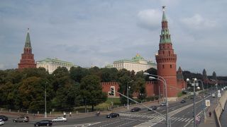 川沿いから眺めました