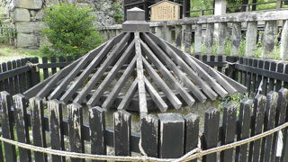 抜け穴になっていたという言い伝えのある井戸