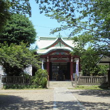 ひっそりした境内