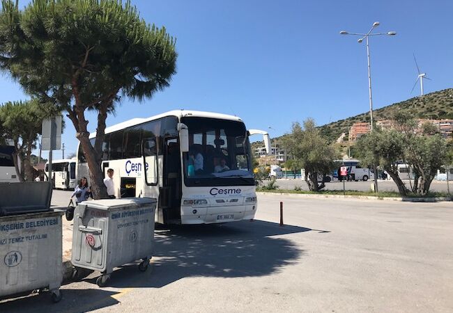 バスターミナルというよりもただの広い駐車場