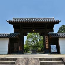 南門から入ります。