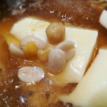 トッピングはピーナッツと蓮の実。