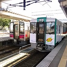 新庄駅に停車中の陸羽西線