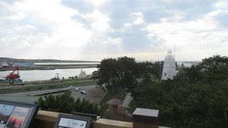 小さな木造の灯台