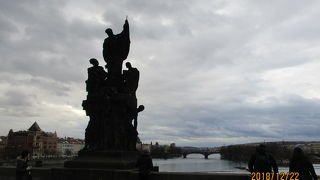 日本にキリスト港を伝えたイエズス会の宣教師像