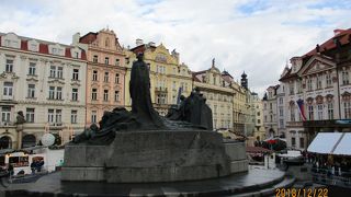 火あぶりに処せられた宗教改革先駆者の像