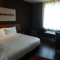 ベットも大きく室内も広々している