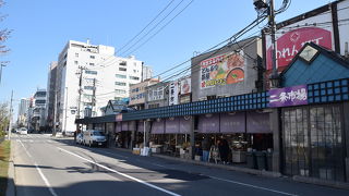 観光客も訪れやすい市場