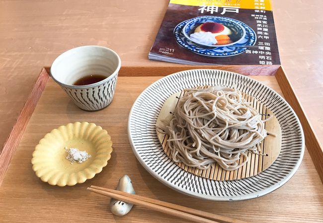 塩屋駅近くの、不思議なお蕎麦屋さん(蕎麦打ち体験も出来て、パンも販売してる～)