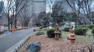 なかなか立派で、公園の中心部にあり、見つけやすいと思います。