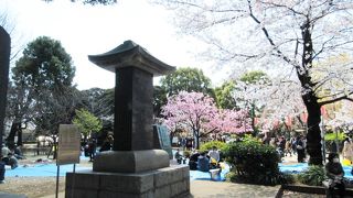 上野公園にある史跡のひとつなのよー