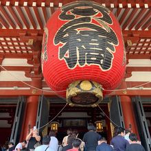 お賽銭は建物奥が良いです。