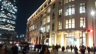 魅力ある専門店やレストランが集まるショッピングモール