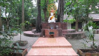 ひざまずいてお祈り